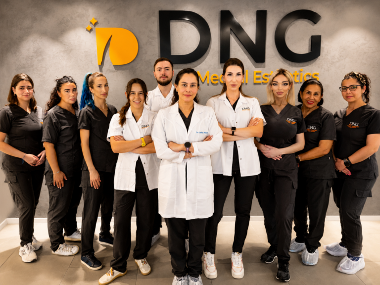 צוות DNG Medical Esthetics עם ד"ר קרולינה בקליניקה להשתלות שיער ואסתטיקה רפואית